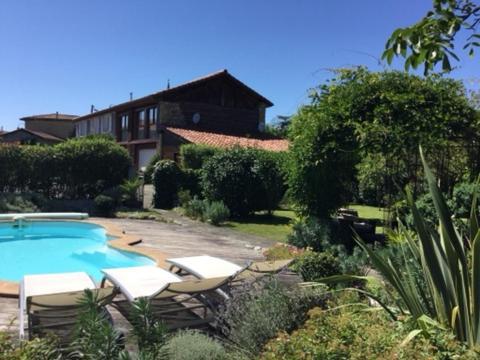 Loft Atypique Bed & Breakfast Villeneuve-de-Riviere ภายนอก รูปภาพ