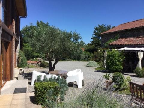 Loft Atypique Bed & Breakfast Villeneuve-de-Riviere ภายนอก รูปภาพ