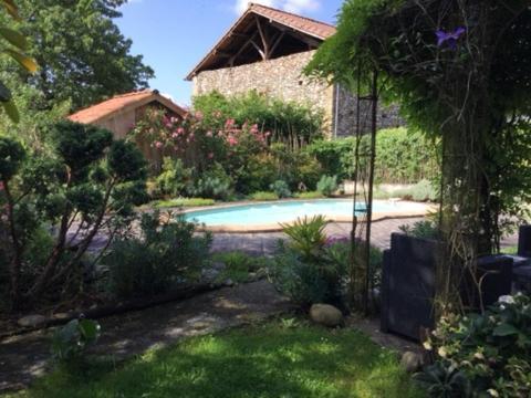 Loft Atypique Bed & Breakfast Villeneuve-de-Riviere ภายนอก รูปภาพ