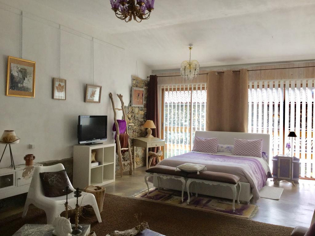 Loft Atypique Bed & Breakfast Villeneuve-de-Riviere ภายนอก รูปภาพ