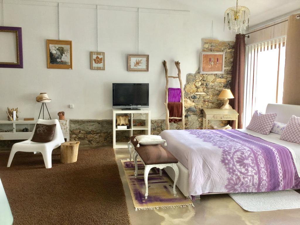 Loft Atypique Bed & Breakfast Villeneuve-de-Riviere ภายนอก รูปภาพ